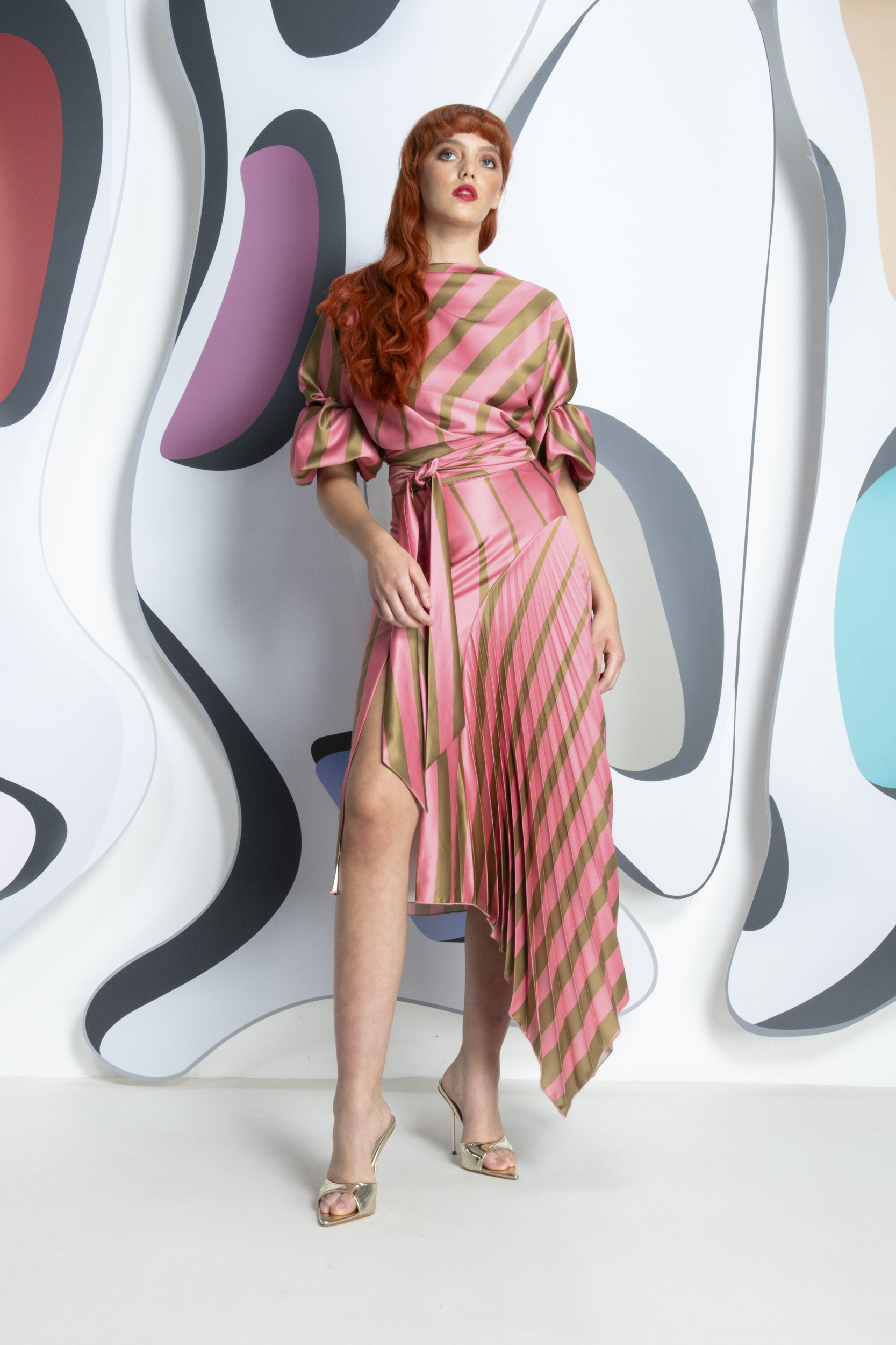 Mila Sleeve Knee Split