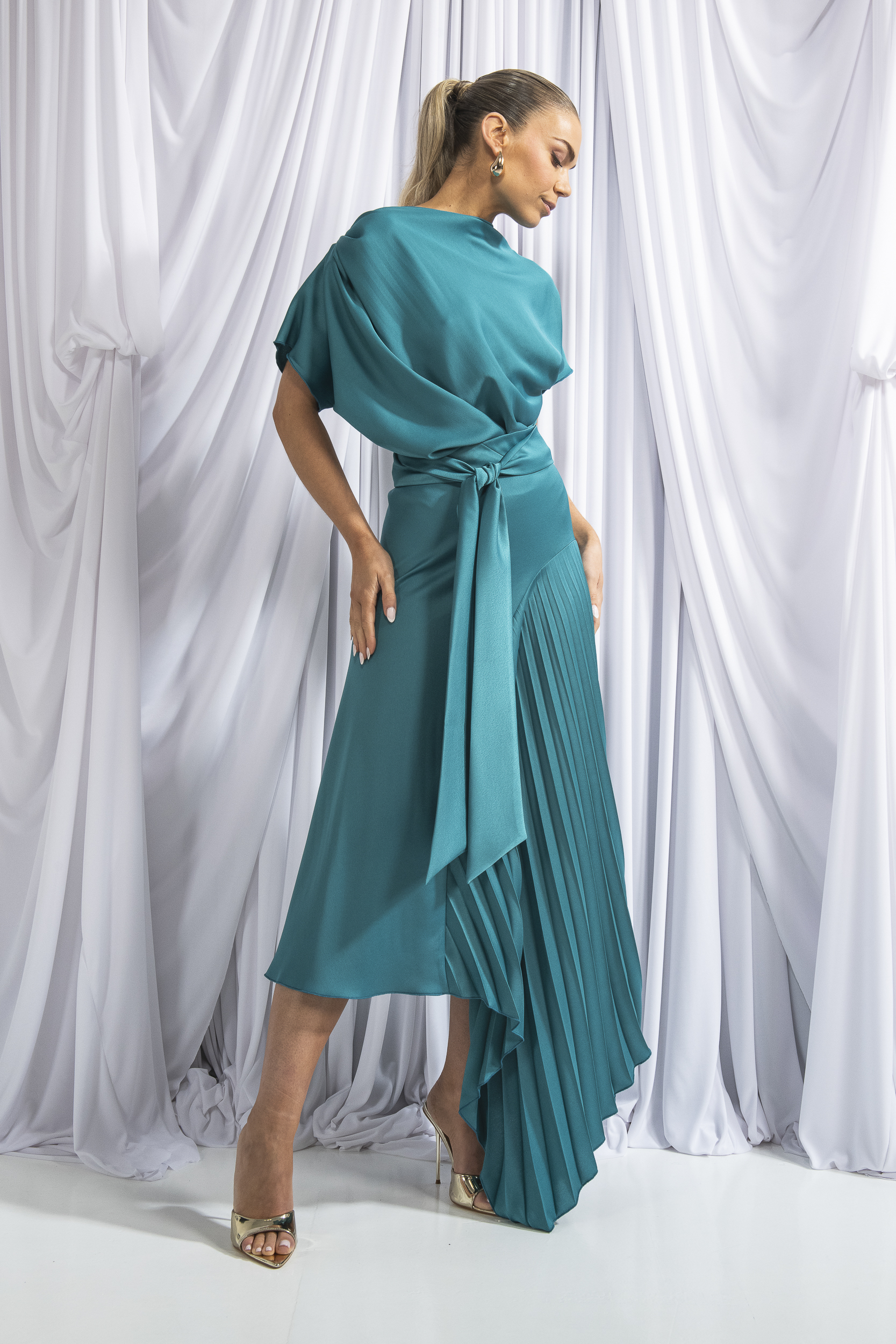 Mila Pleat Knee - Image 3